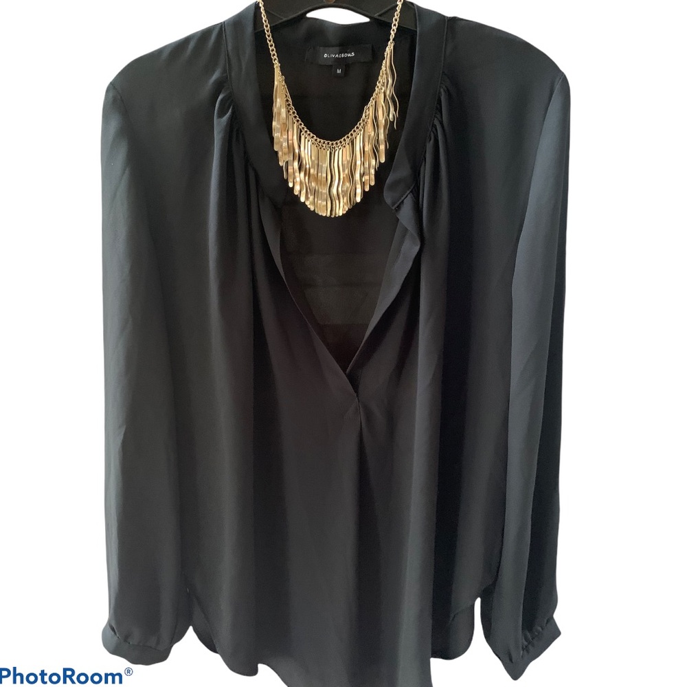 Olivaceous Deep V Blouse in Black. Size Medium. NWOT. - Picture 4 of 6